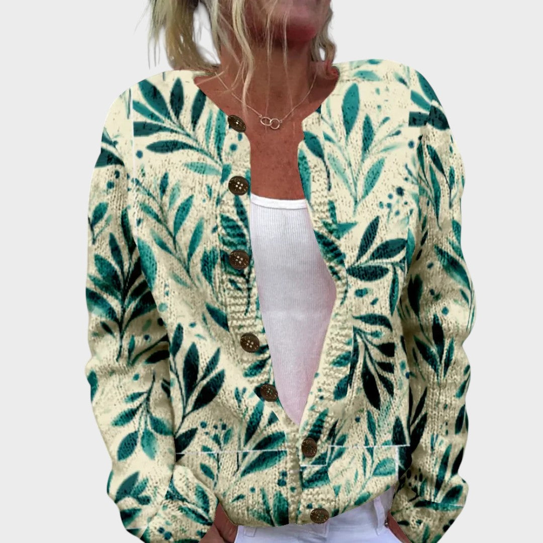 Friedel – Strickjacke mit grünen Blättern auf Weiß