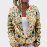 Klaudine – Strickjacke in Weiß mit blauen und rosa Blüten