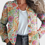 Klara – Strickjacke mit Blüten- und Rankenmuster in Rosé, Gold und Türkis – Elara München