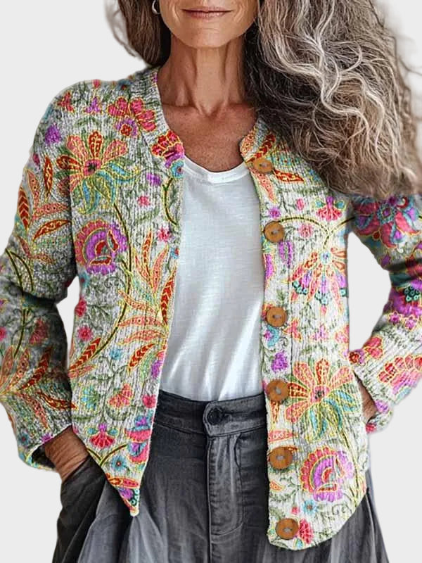 Klara – Strickjacke mit Blüten- und Rankenmuster in Rosé, Gold und Türkis – Elara München