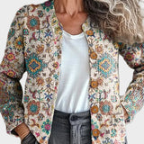 Veronika – Strickjacke mit feinem, dichtem Blumenmuster auf cremefarbenem Grund – Elara München
