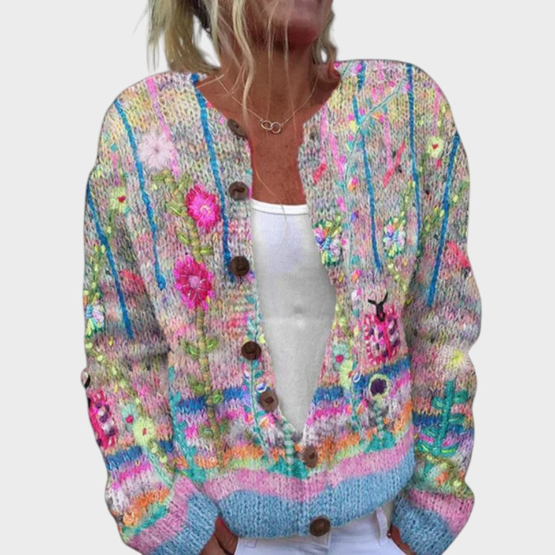 Traudel – Strickjacke in Creme mit bunten Blüten