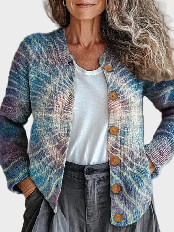 Rosalinde – Strickjacke im weichen Farbverlauf von Creme über Türkis bis Tiefblau – Elara München