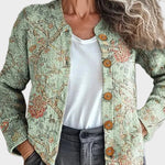 Jutta – Strickjacke mit botanischem Muster in Salbeigrün, Rosé und Terrakotta – Elara München