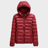 Leichte Steppjacke mit Kapuze in Weinrot