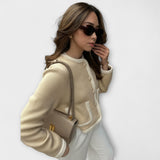 Klassischer Pullover mit dekorativen Taschen