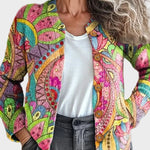 Iris – Strickjacke mit Paisley- und Botanikmuster in Pink, Grün und Gelb – Elara München