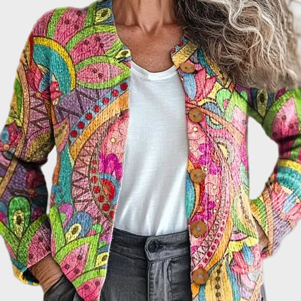 Iris – Strickjacke mit Paisley- und Botanikmuster in Pink, Grün und Gelb – Elara München