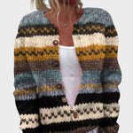 Eva – Strickjacke mit Streifenmuster in Erdtönen
