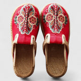 Rebekka | Bestickte flache Sandalen