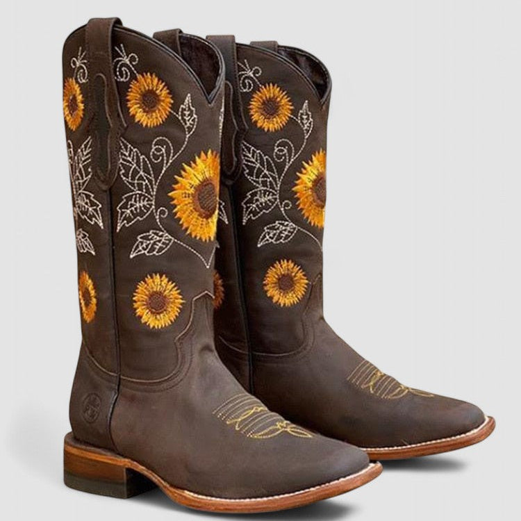 Ernestine | Bestickter Stiefel mit Ziernaht
