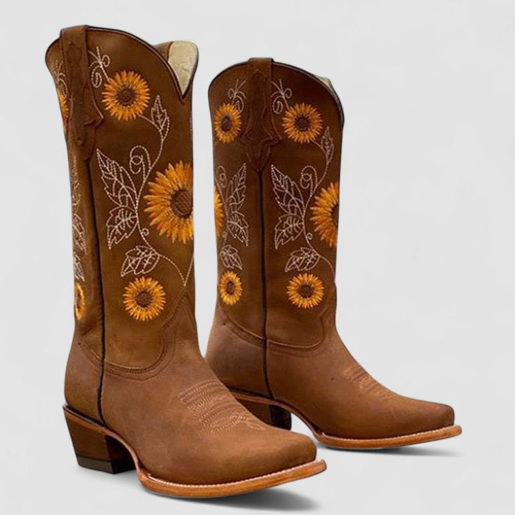 Ernestine | Bestickter Stiefel mit Ziernaht
