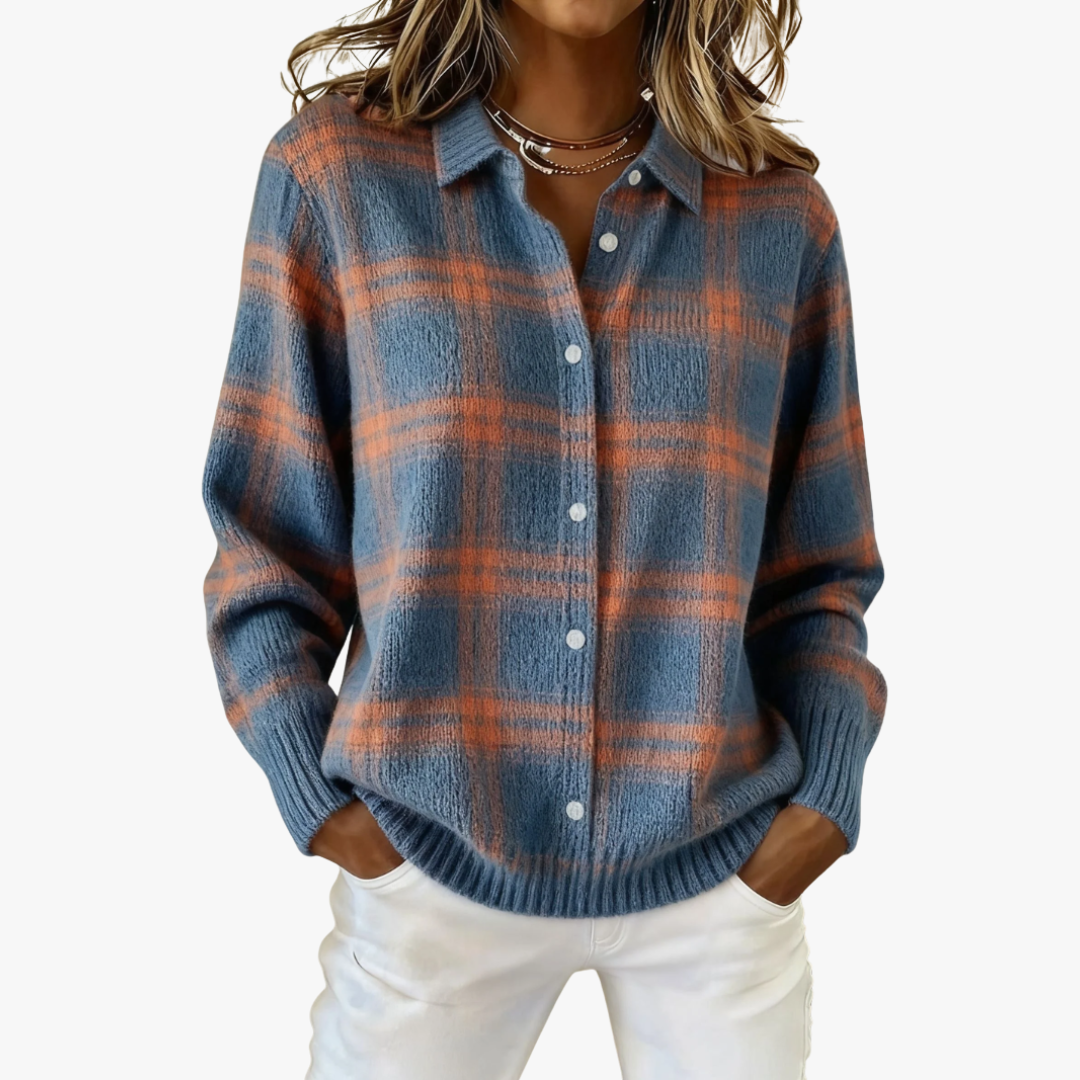 Verena – karierter Strickcardigan in Blau und Ziegelrot von Elara München