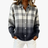 Clara – karierter Strickcardigan in Grau und Blau