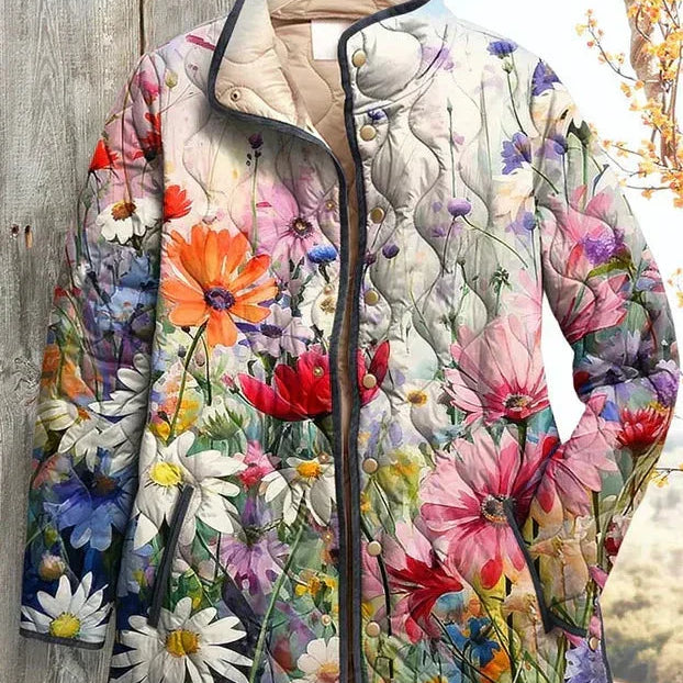 Hedwig Steppjacke mit großen Blüten auf Creme, weitere Ansicht – Elara München