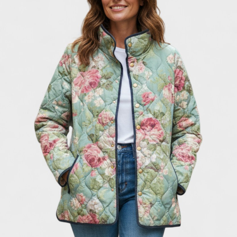 Mathilde – Steppjacke in zartem Mintgrün mit feinem Blumenmuster, leicht gesteppt – Elara München