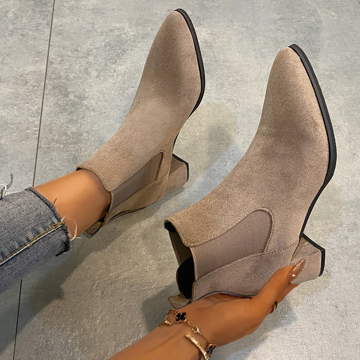 Grete | Stiefelette mit rutschfester Sohle in Khaki