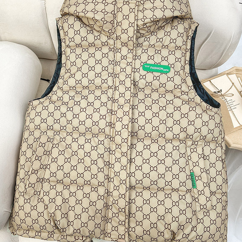 Damen gesteppte Kapuzenweste mit durchgehendem Logodruck und verstellbarem Saum