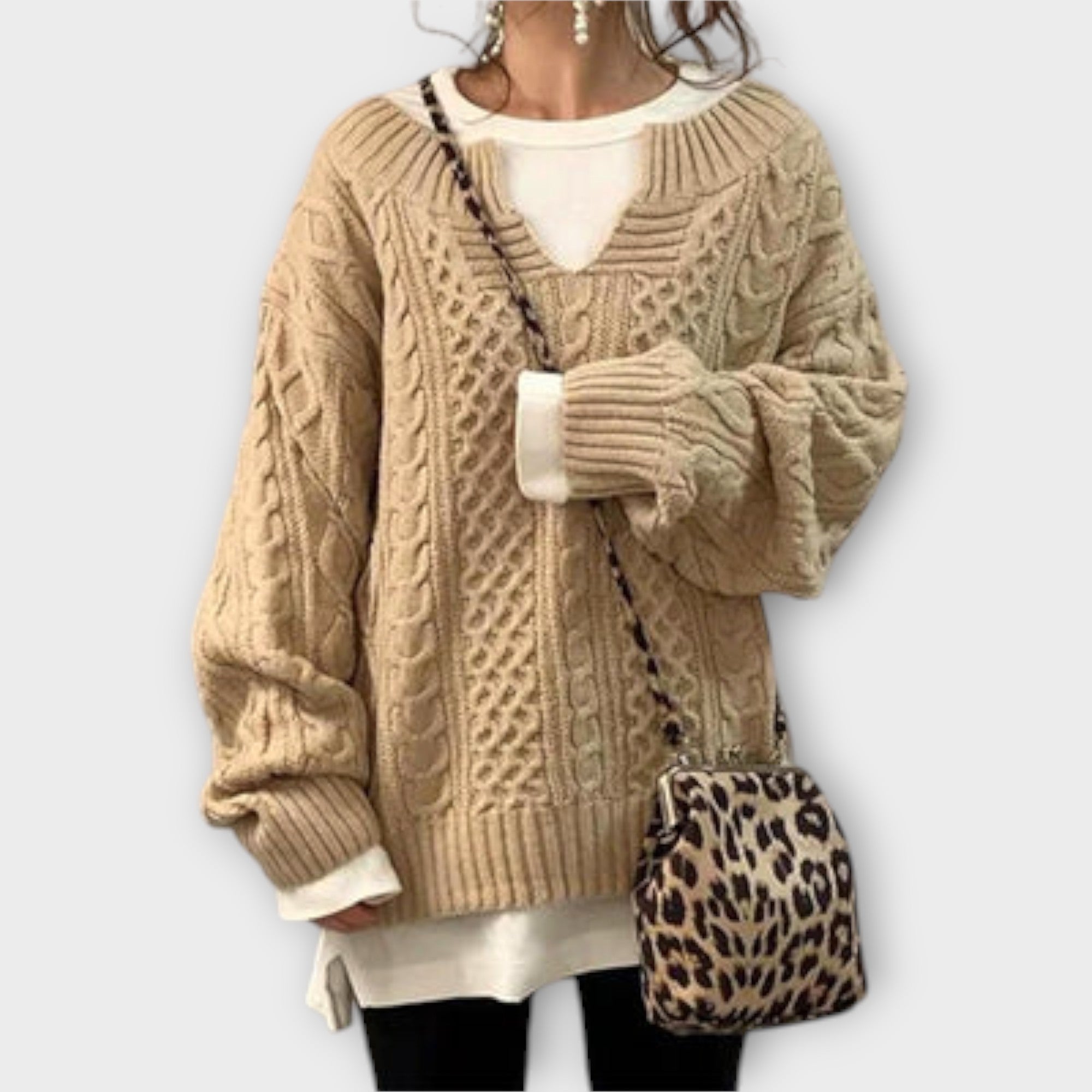 Genau passender Pullover mit Zopfmuster