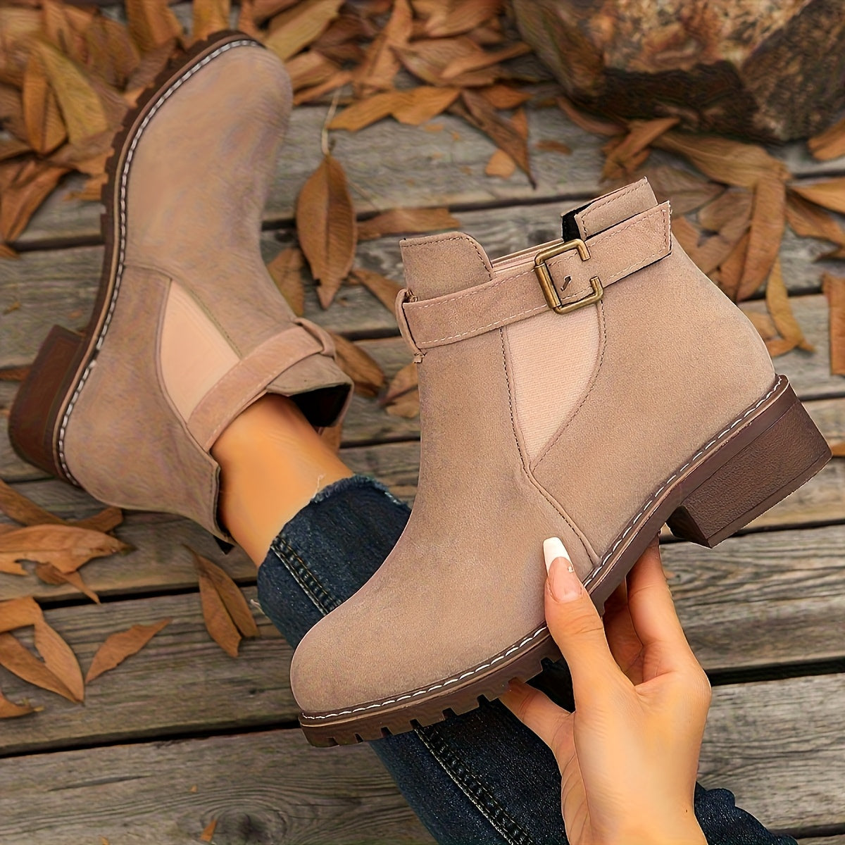Bernhardine | Stiefelette mit Schnallenriemen und Blockabsatz