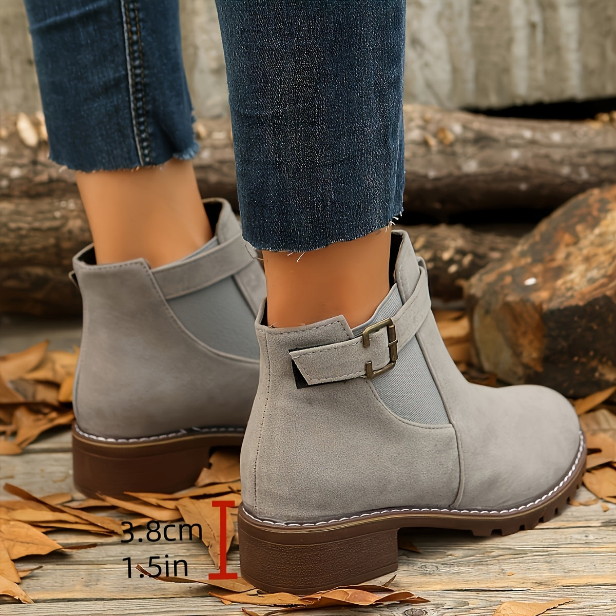 Bernhardine | Stiefelette mit Schnallenriemen und Blockabsatz
