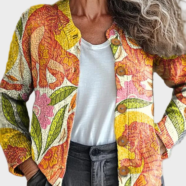 Karin – Strickjacke mit tropischem Blättermuster in Pink, Gelb und Grün – Elara München