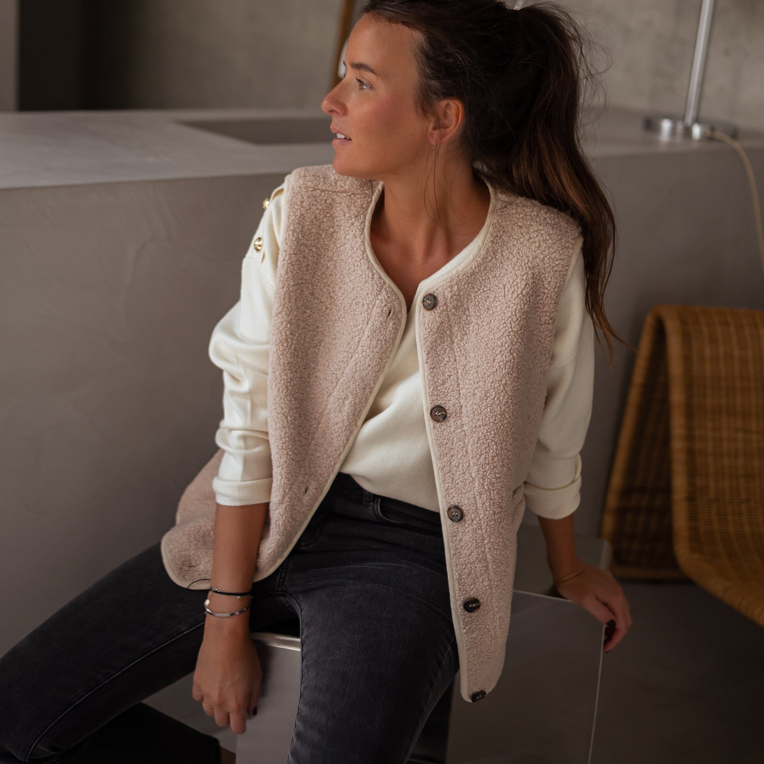 Nerina | Damen Rundhalsweste mit Taschen und Knöpfen