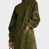Kleid aus Wildleder mit Rollkragen und Fransen